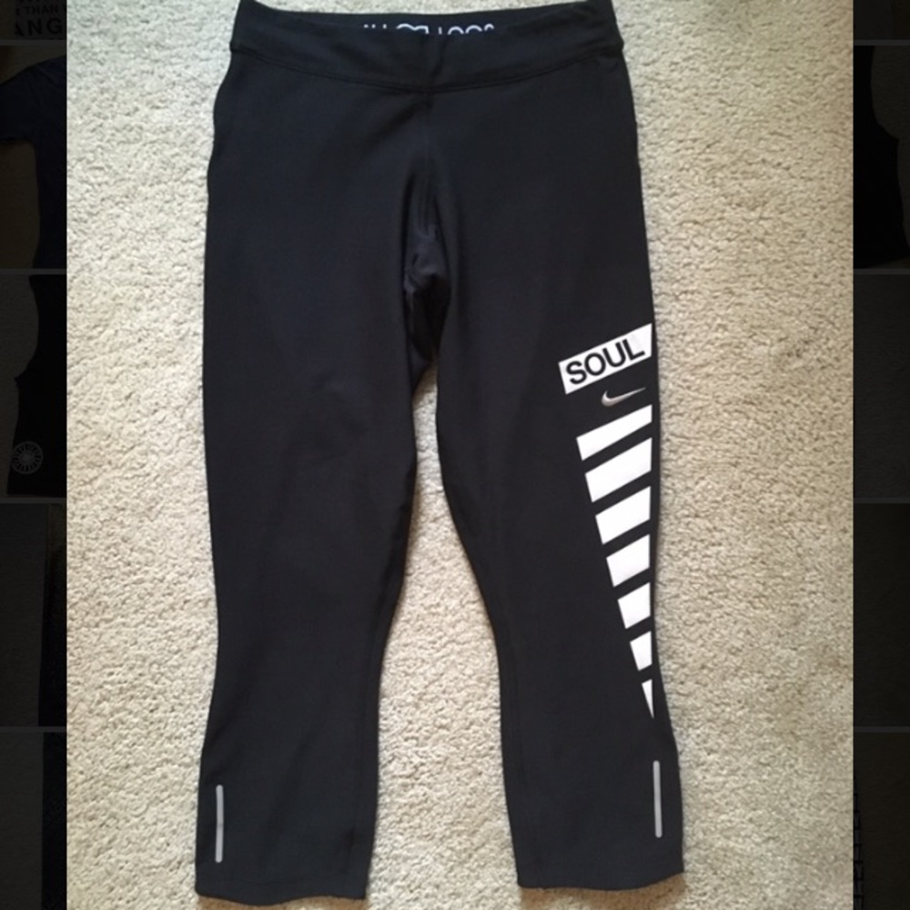 SoulCycle Nike White Striped Relay Capri